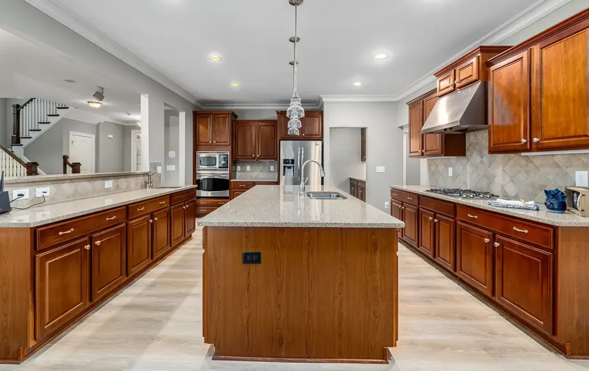 سینک گرانیتی با کابینت های چوبی